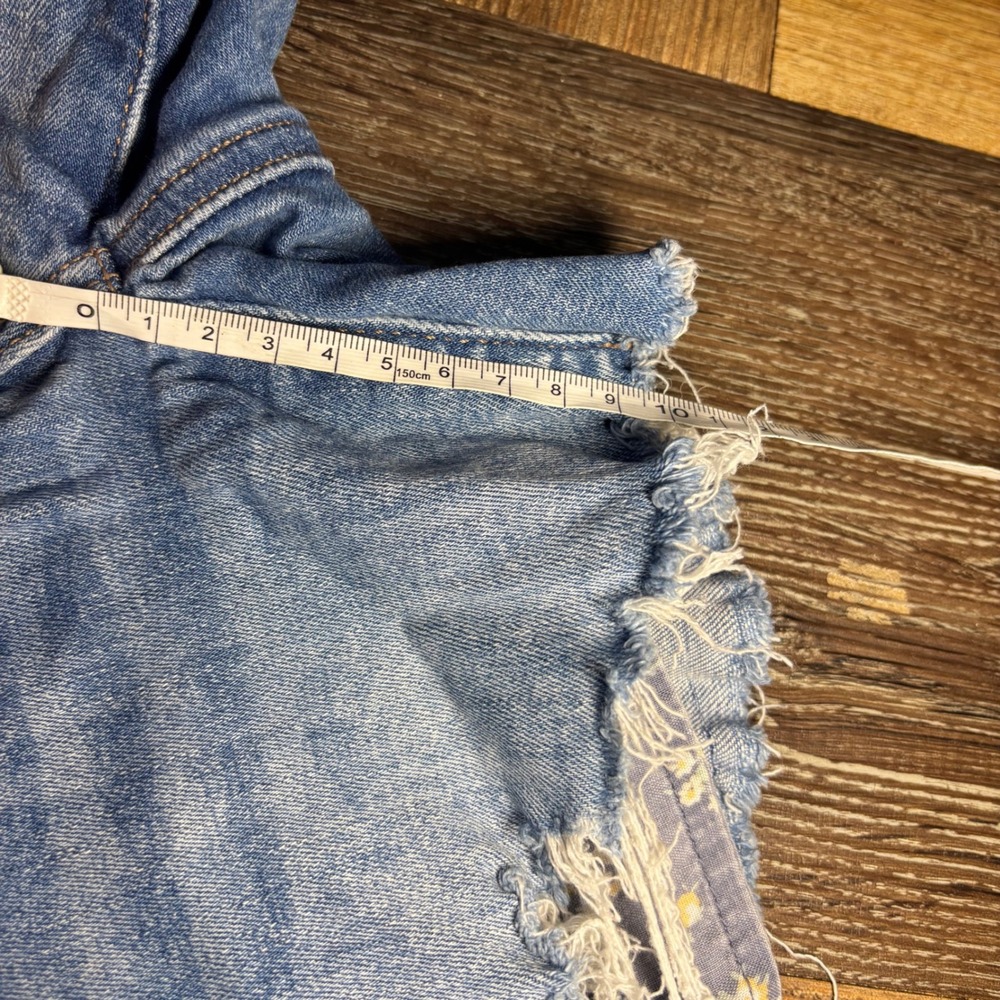 American Eagle Distressed Floral pocket Denim Shorts Light Wash Size 0 Stretch - Picture 6 of 8